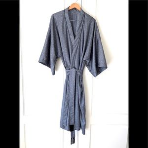 Kimono style silky mini print robe. slate gray Black piping trim OS